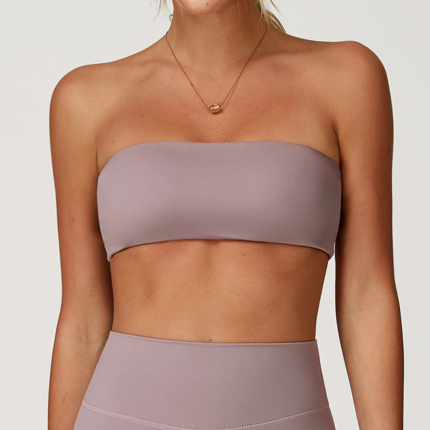 Naadloze Nude Feel sportbeha D - Base Layer Top recensie en prijs